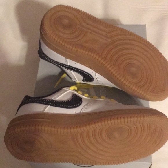 Air Force 1 white leather black swoosh rubber sole worn once in box . - Picture 5 of 8